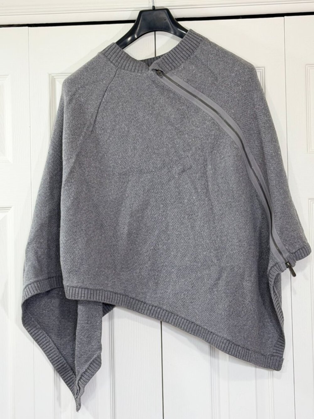 Lululemon "On The Go" Merino Wool Poncho - Gray